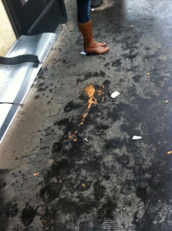 Emman21Boud's tweet photo. Les samedis matin a l'arret de tram.. #Berkk #DurVendredi #Dijon #PlaeDeLaRep http://t.co/OXR5MzTgr6