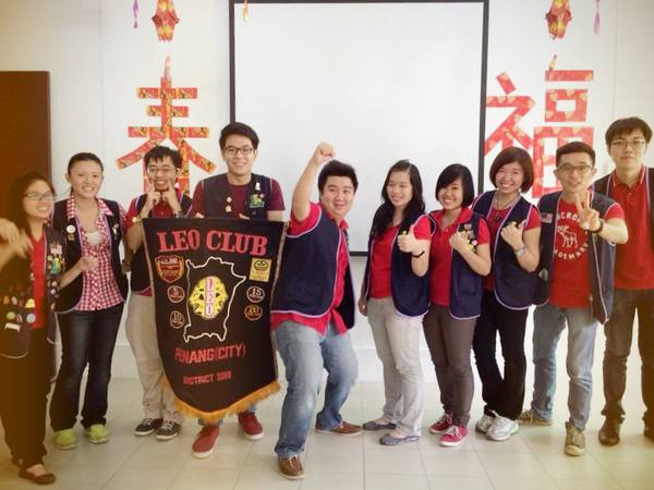 leopenangcity's tweet photo. 农历新年快乐！槟城城市青狮会会长，理事以及全体青狮恭祝各界甲午马年行大运，马上加薪，马力全开，马到功成，恭喜恭喜！ http://t.co/1mNVes7Kis