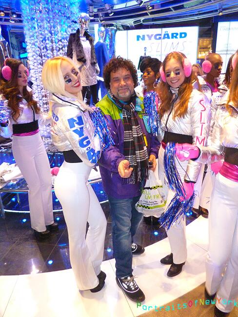 KeithTerracina's tweet photo. #warmingup; #DenverBroncosGoddesses; #cheerleadersFrozen; #superbowlboulevardNYC http://t.co/robrgQaSZb