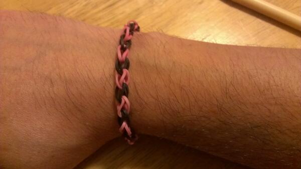 DavidCordero's tweet photo. @BretHart - Made my first rainbow loom bracelets tonight w/my kids. Thought you'd appreciate this one. http://t.co/EHigV5IAD9