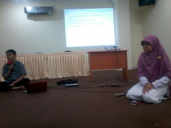 AiR_34's tweet photo. Sesi laporan pertanggungjawaban dari Kak Agus (Ketua) dan Kak Ratih (Korwat) #SuksesiAiR34 http://t.co/5WV4ExBRsk