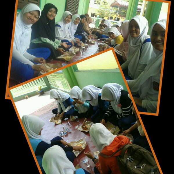 Makan siang bersama.. Salam ukhuwah fillah! :) <a href="/OSISsmandatpi/">OSIS SMAN 2</a> <a href="/FornusaTpi/">Fornusa Tpi</a> <a href="/SmansaTpi/">SMAN 1 Tanjungpinang</a> #RohisNongkrong