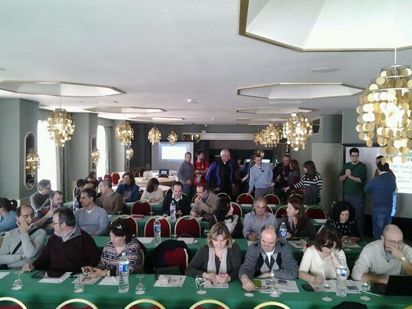 jlantinolo's tweet photo. ¡la que se está liando!  Parece que el EABE es en Fuengirola! #openX http://t.co/vhWCKw33fN