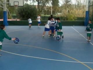 beandnb's tweet photo. animando atope a baby shaq en el.derbi!!! http://t.co/L2YiObMXN7
