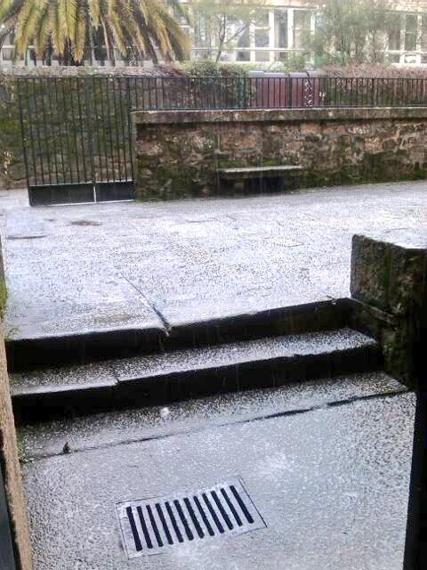 SinRastro's tweet photo. Casi nieve... http://t.co/IfuLNlKD33