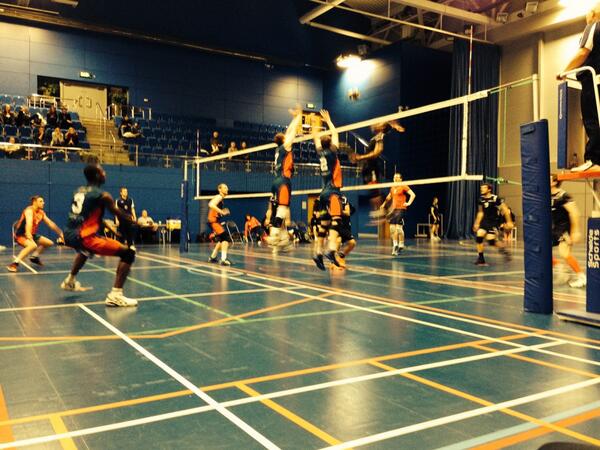 SooZAYSuz's tweet image. Watching the @VballEngland #NationalCup1/4s at @EISSheffield  sitting with @GBRVolleyball players #tacticalinsight