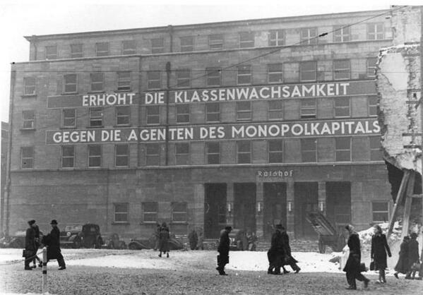 thorip65's tweet photo. Der Ratshof in Halle. Ende der 40er Jahre ! http://t.co/d3cDJaPh1f