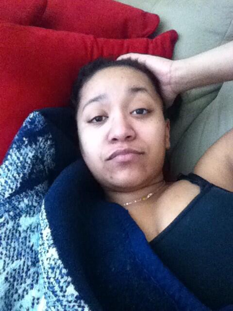EshaPitts's tweet image. The winter makes me pale lol , #2Chins #NoGlasses #Bored 😂