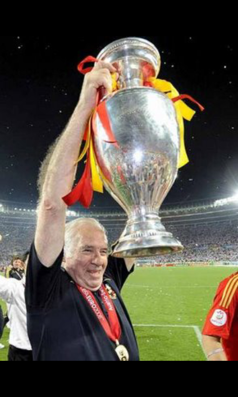 FranHK94's tweet photo. Un grande de verdad, el que empezo con esta increíble racha. D.E.P. Luis Aragones. http://t.co/gpozGF387a