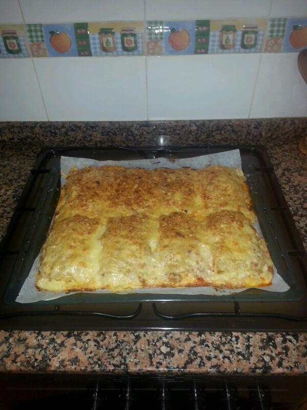 laaauuriikaa's tweet photo. Bueno pues toca comer.....Lasañica de la mama mmmm!! http://t.co/SZq8qBWaNv
