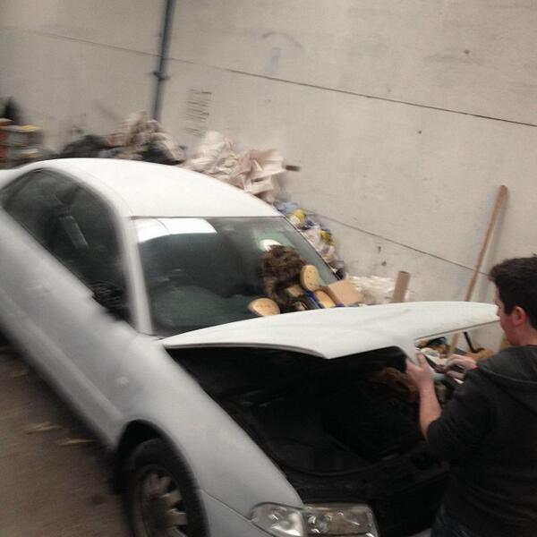 ShoWerks's tweet photo. This is what happens when someone asks you to paint 2 wheels army green and gives you 5 litres of paint free res... http://t.co/JSSEyqFv5n