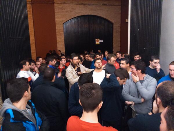 <a href="/S_afligidos/">AFLIGIDOS</a> otra más