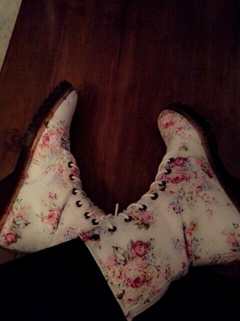 udheetnov's tweet photo. Tenkyu@StoreAvailable white floppynya udh nyampe n ga ngecewain,gambar sm asliny mirip,malah lbh keren ;p http://t.co/biNdVAIpeL