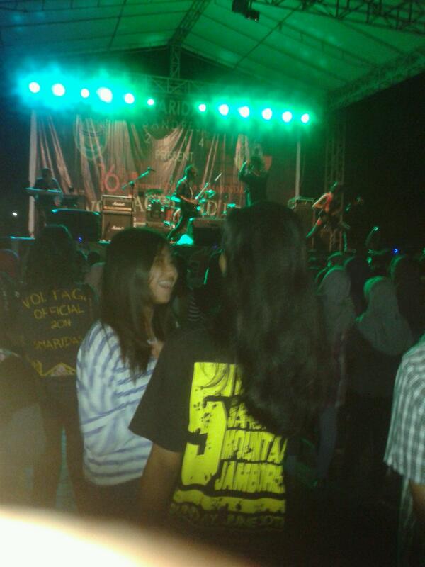 SMAN10_VOLTAGE's tweet photo. Now penampilan dari X pegawai negeri (pemenang band fest 2013) http://t.co/FdXl9Ovc6C