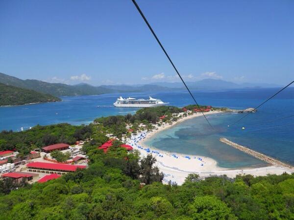 KathyMarkham1's tweet photo. @RoyalCaribbean miss seeing great photos on Facebook. Looking forward to sailing on Allure soon &amp; Explorer in summer. http://t.co/xaz0iG8ngX