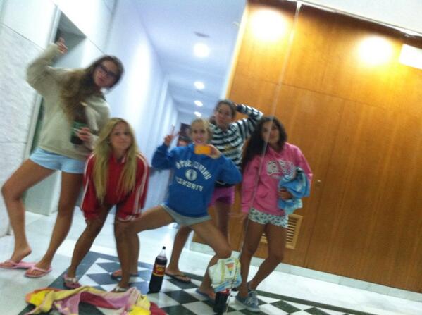aliluli95's tweet photo. Nose vosotras pro yo esto lo echo d menosss 😢😢 @tramusito @martitapsanz @guadatena @celiaarcascruz http://t.co/ROGF7nVTo0