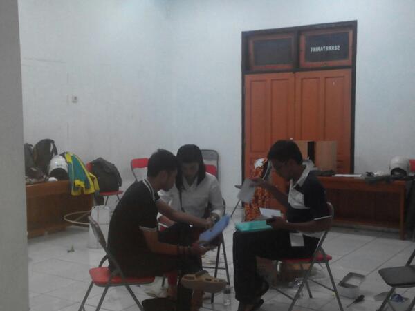 BEF_2014's tweet image. Juri lagi nentuin buat pmenang Lomba Akustik #BEF2014 nih. Pengumumannya besok jam 3 sore yaaa