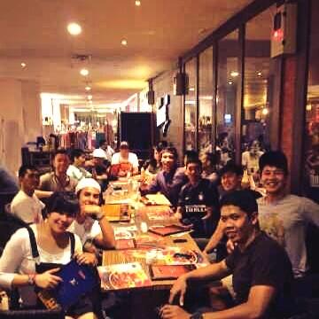 clsknights's tweet photo. Makan malam di Malang bersama keluarga besar @MCThunder7 
#CLSGoesToMalang http://t.co/efatU3Ipe1