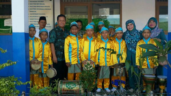 chandradjunaidi's tweet photo. @herrypansila pembinaan tim marawis di sd upt tk dan sd kec Tapos sdah rutin dilaksanakan oleh ka upt. http://t.co/lCh8YRCHcf