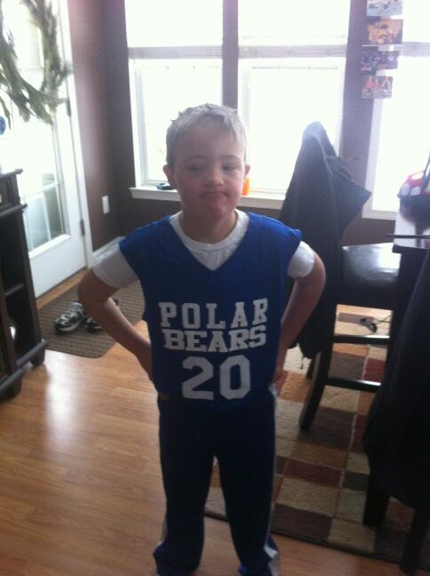 mamakate522's tweet photo. #polarbears basketball game today go Brady! http://t.co/q68MmeKHQF