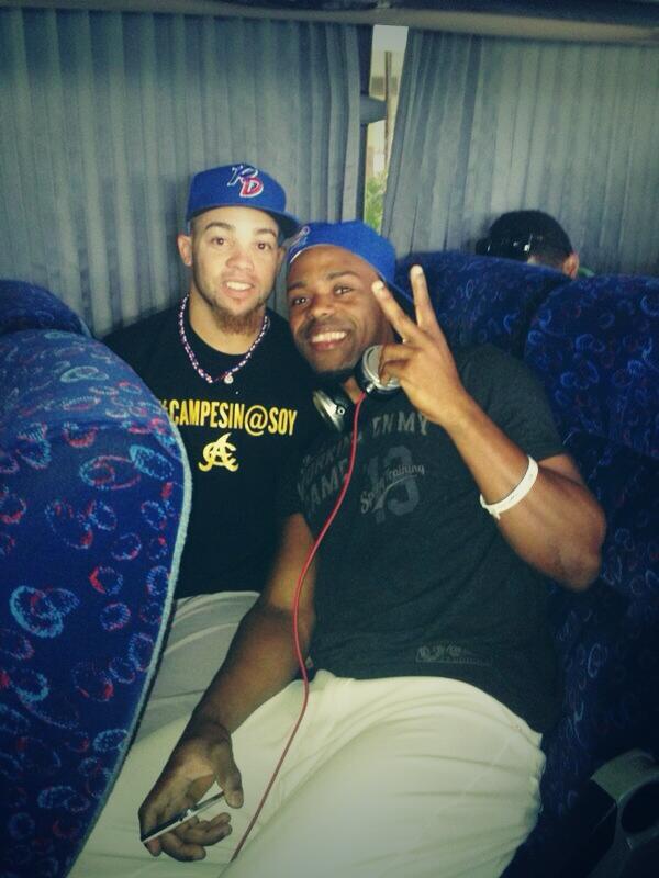 juan_perez24's tweet photo. Con mi amigo @cuntica44 activo para el juego! #BambinoTime http://t.co/f5Luu0mdSj