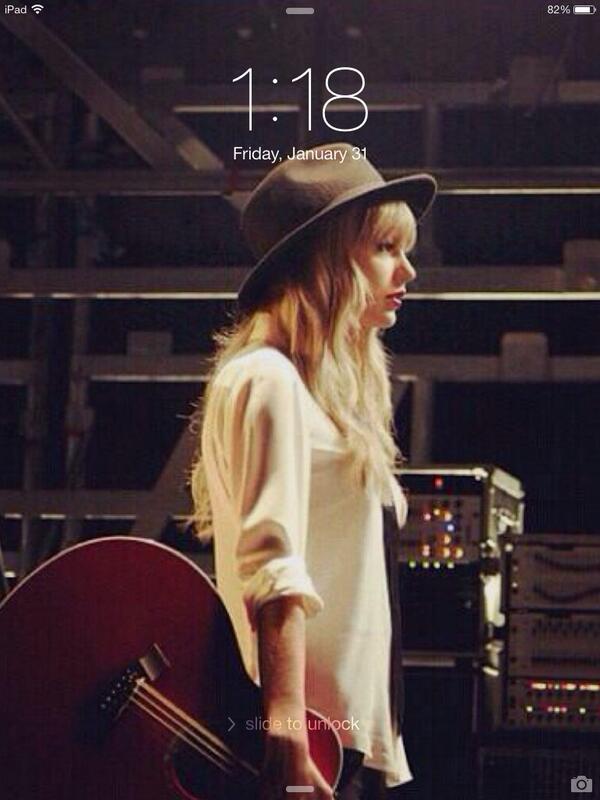 MaskedGamer_'s tweet image. { #TweetYourLockScreen ......what? Don't judge me}