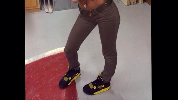 TORYRAGER's tweet photo. Thots favorite Pose. 😒 http://t.co/LoxJpxDbiy