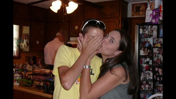 weavertribe's tweet photo. #KissForPeace http://t.co/FrAJtQUYOq