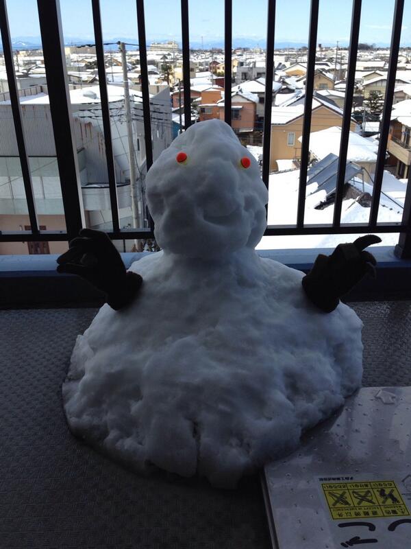 chie4579's tweet photo. 雪だるま作ったよ⛄️ http://t.co/6WHbPHS3E2