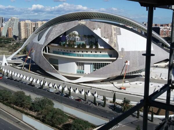 ARQTvalencia's tweet photo. No esta mal hecho, sólo esta cambiando la piel. http://t.co/pOXVof9srA