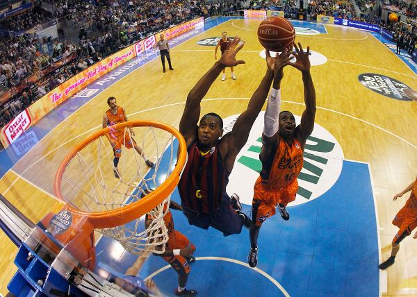 Joey Dorsey, un lujo para las cámaras. #CopaACB Romain Sato se apunta