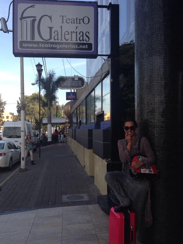 ConsueloDuval's tweet photo. YA ESPERO CON EMOCIÓN!!! A mis cHingaderitas TAPATÍAS!!! Vengaaaaaan!!! http://t.co/dKXyMbfTPj