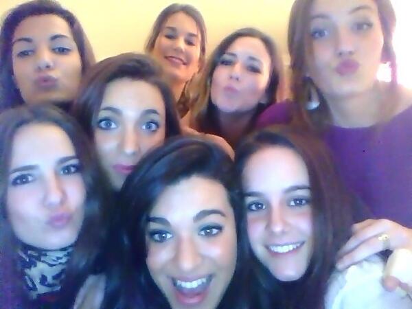 carol_mpiriz's tweet photo. Jaleitoooooo @martucartu @BeGarPerez @belecs @PalomaGG8 @Cristinamngs @piruletti @laucimade #Estápasando http://t.co/o5CMU9Z46E