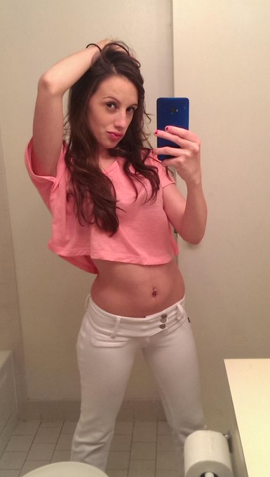 omg let me take another #selfie lol http://t.co/8pToNKHZP6<a href="/tag/selfie"class="tags">#selfie</a>