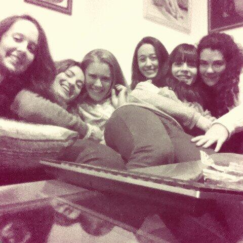 fanysanchez's tweet photo. @LauraGar133 @CristiGar208 @patriciaserna14 @silviaph4 #Trini ^^) http://t.co/uSt4a2cZHC