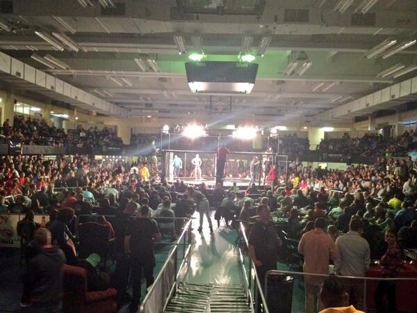 TomBakley's tweet photo. Full house for #FightLab35 at Grady Cole Center #MMA http://t.co/oz77BcIskx