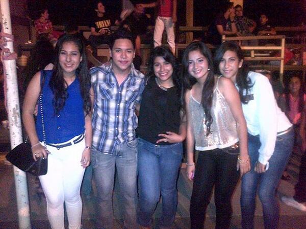 pieri_miranda's tweet photo. @aandreinacano @RaamosGabrielaa #Riky #Romely http://t.co/wyMdmzLIUn