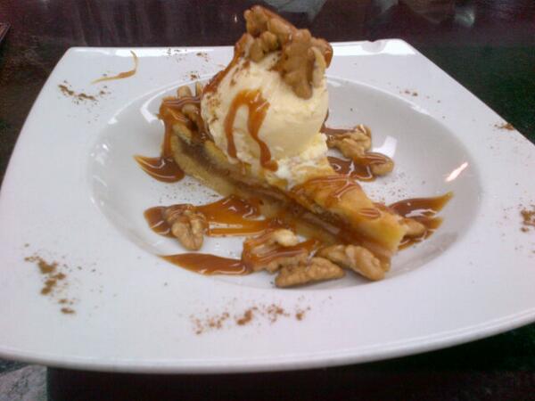 DIBARICAFE's tweet photo. Hora de un postre? Nuestras amigas de @DolceLatte_ccs  lo hacen para ti y lo servimos aquí en Di Bari Café La Cascada http://t.co/gUQv42Cpna