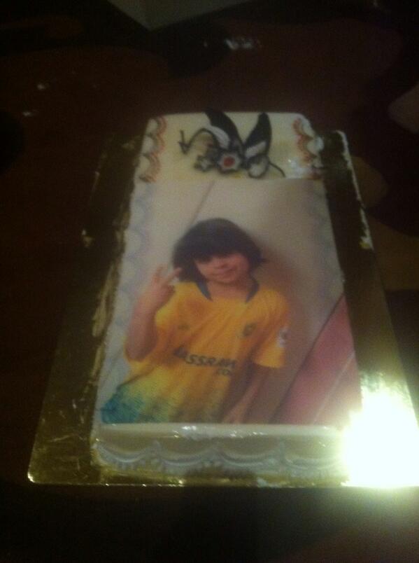 Sashammari's tweet photo. تورتة البطولة 💙💛

#النصر_الهلال #كأس_ولي_العهد #العالمي http://t.co/8MT6EiD9up