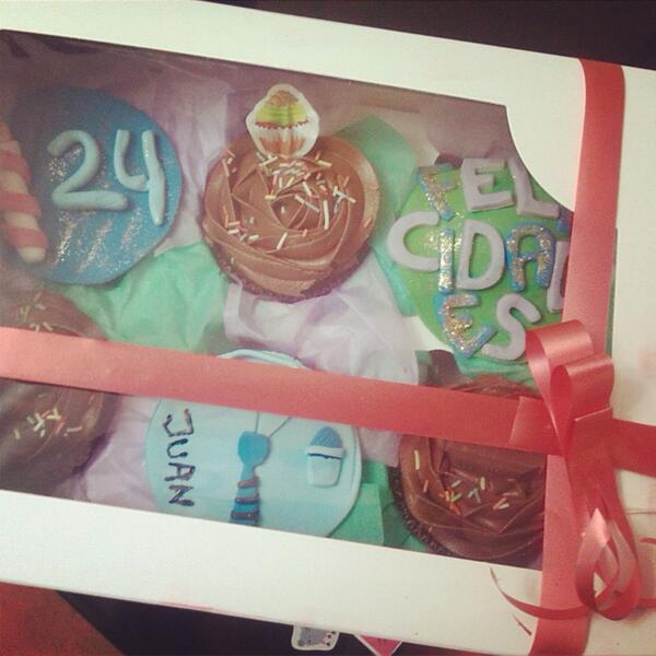 LPBCupcakes's tweet photo. Gracias Gema por tu encargo! Y seguimos ensayando preparando unas cositas muy chulis para el dia 23! http://t.co/DeziQ9LRwK