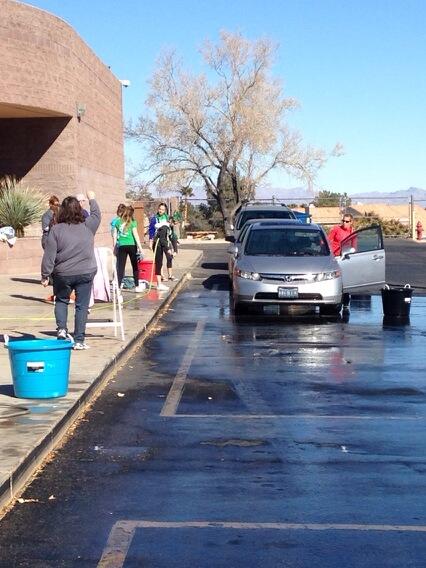 AshleyKyler's tweet photo. Greenspun cheer car wash! Come on down #greenspun #henderson #cheerleading http://t.co/p0cclZSMGr