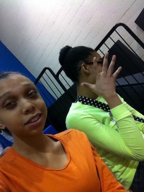 Tyleshay97's tweet photo. Chillen 😄 http://t.co/hvhrK5Clyp
