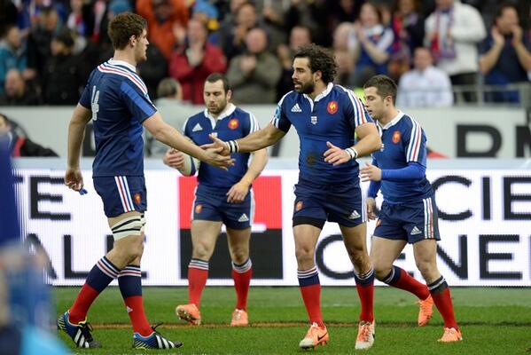 FranceRugby's tweet photo. #XVFrance La France gagne 26-24 contre l'Angleterre!  #crunch #FRAANG #soutienslexv (AFP) http://t.co/QHuuxTPtyo