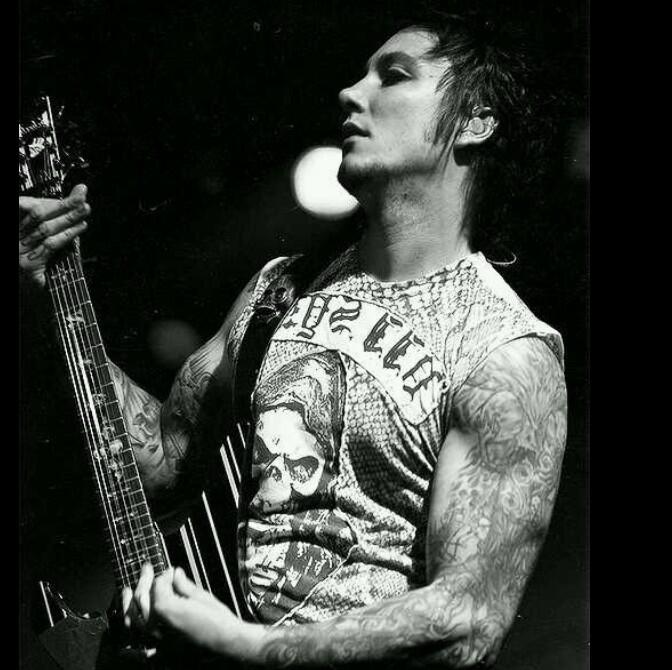 “Muscles + Tattoos + Nose Piercing + Amazing Guitar= Synyster Gates= hottes...