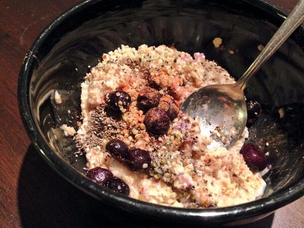 FitFreshClean's tweet image. My healthy oatmeal recipe check out my Instagram for more @fitfreshandclean 🍇