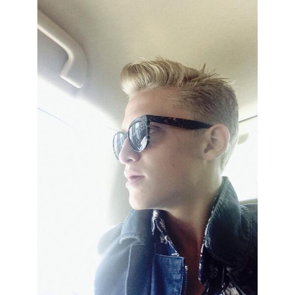 CodySimpson tweet picture