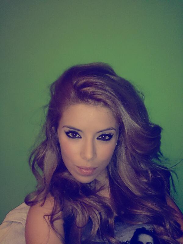 ro_albarracin's tweet photo. Me encanta Mi nuevo color de pelo!! http://t.co/U9c7gHCeMu