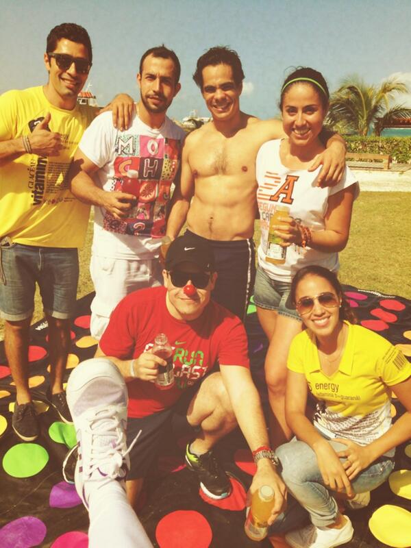CRivadeneyra's tweet photo. #bonus #vitaminwater @PirataCancun @csar_ceballos #equipo12 #gncancun #rally #gentenueva http://t.co/HNgh4Ox91b