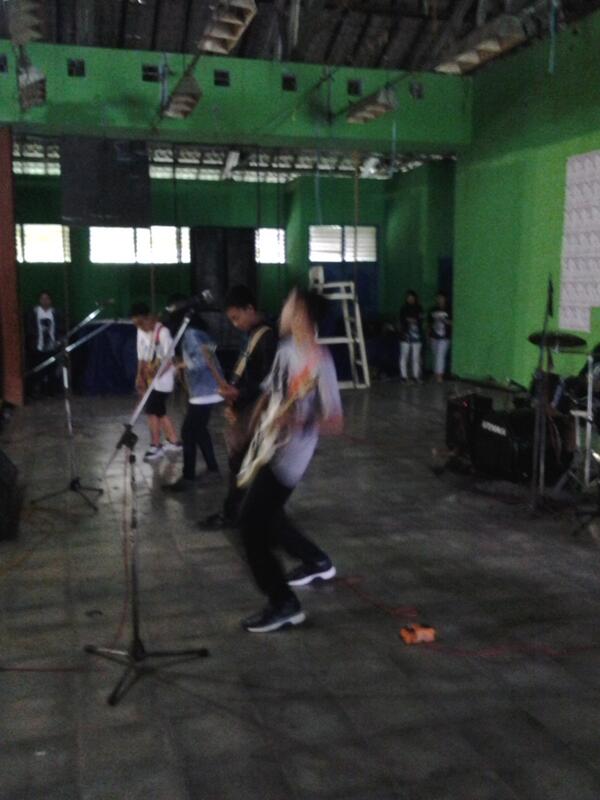 musikwonosari's tweet photo. Now ada Wafer creakers sudah mengawali acara #annivesaryoutsidershandayani gd.kesenian http://t.co/DiZLwSb9NT