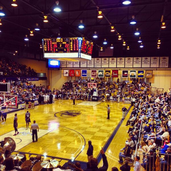 KSUMACCenter's tweet photo. Big win for the #Flashes tonight against Akron. @KentStMBB @KSUAthletics http://t.co/5otOgKbmTY